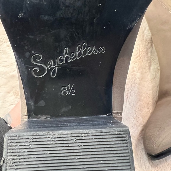 Seychelles Chelsea Nubuck Booties Size 8.5 - Picture 7 of 9
